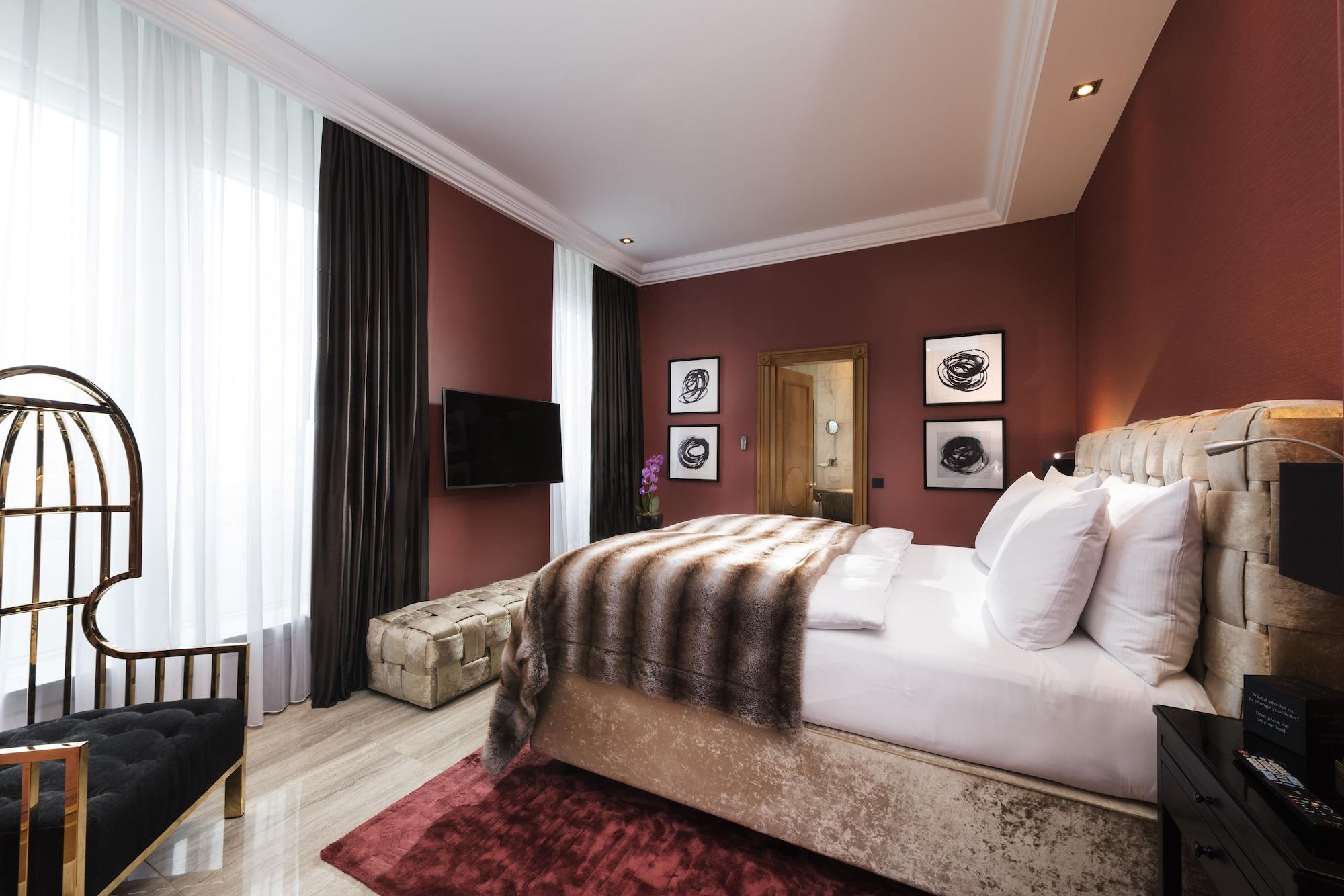 Hotel Palace Берлин Екстериор снимка A bedroom at the hotel