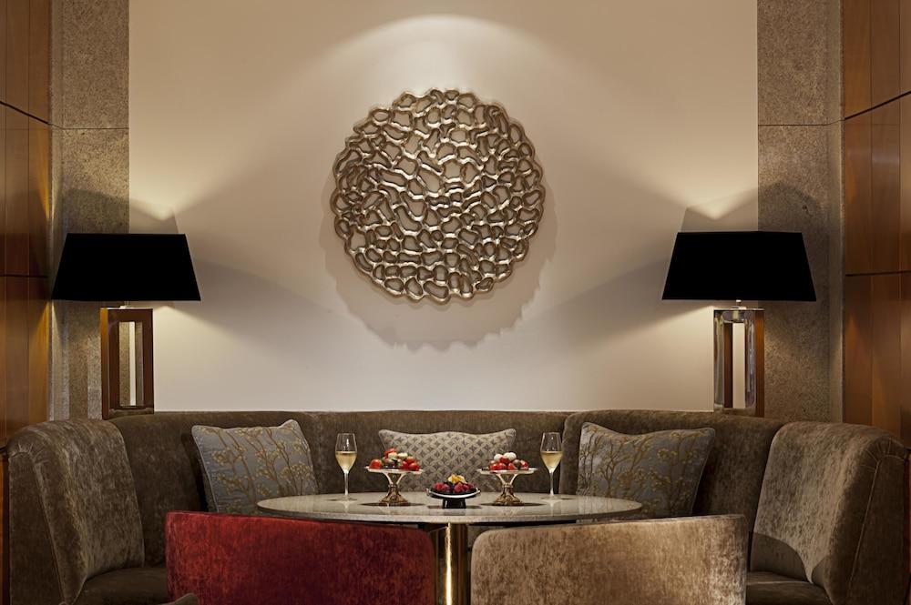 Hotel Palace Берлин Екстериор снимка The Lounge at the Ritz-Carlton, DIFC
