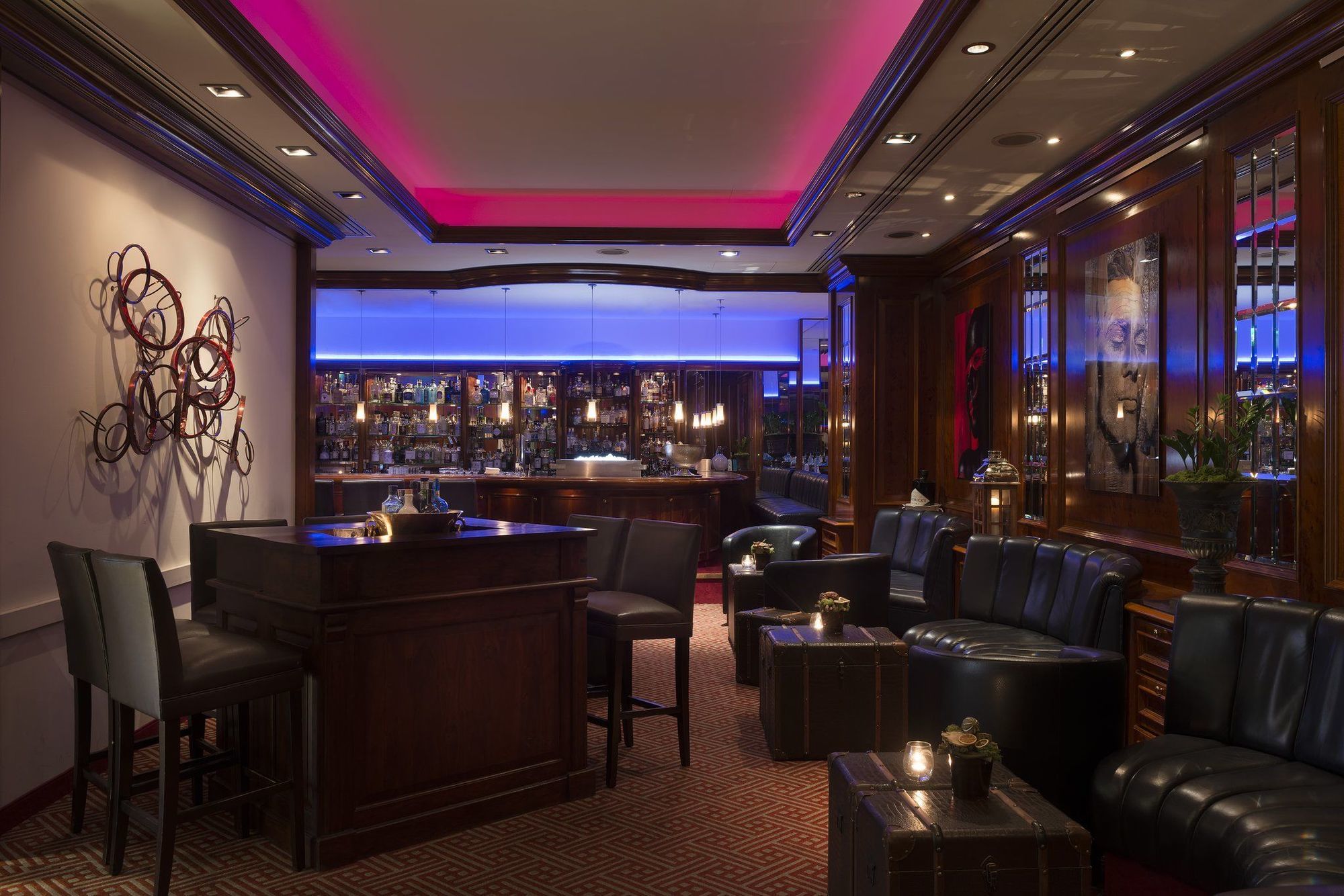 Hotel Palace Берлин Екстериор снимка The bar at the Westin Palace, Madrid