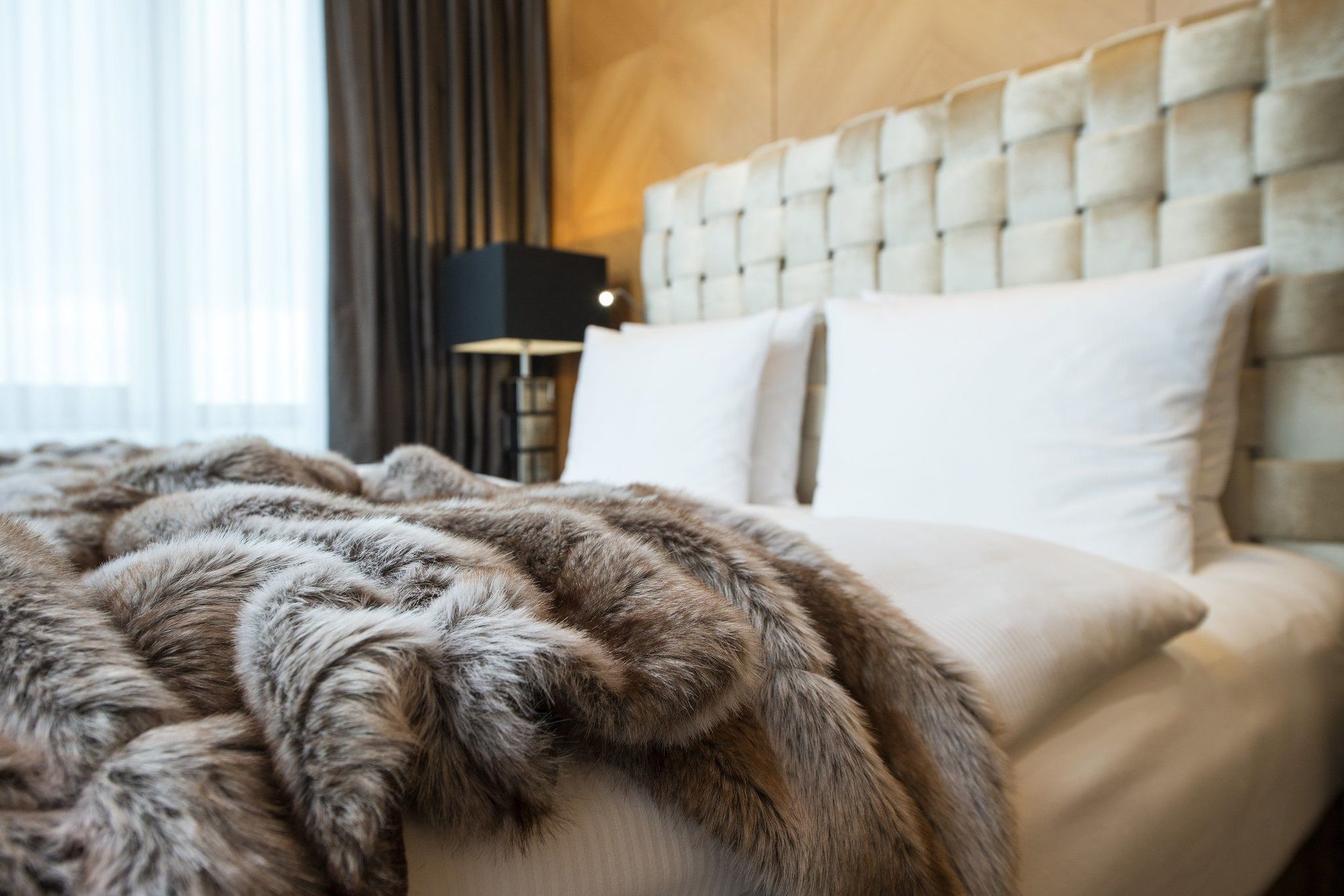 Hotel Palace Берлин Екстериор снимка Mink fur throw